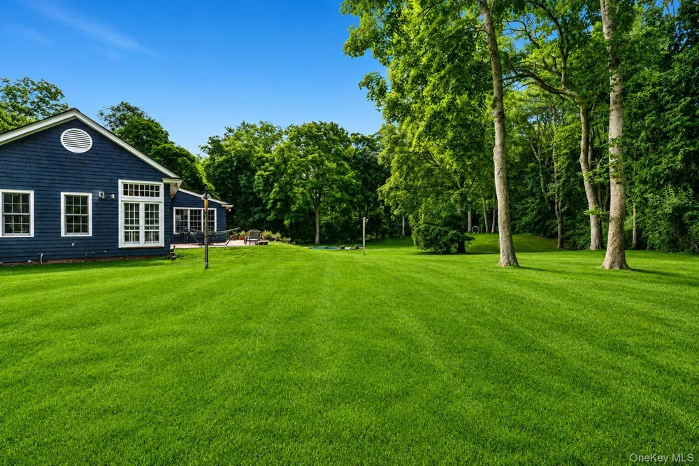 17 Baiting Hollow Road East Hampton, NY 11937
