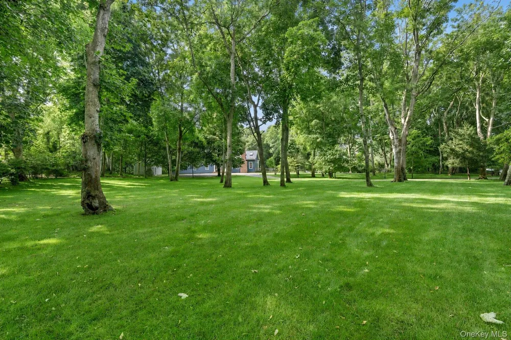 17 Baiting Hollow Road East Hampton, NY 11937