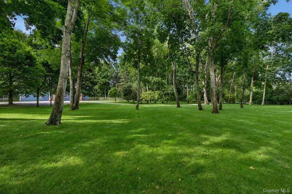 17 Baiting Hollow Road East Hampton, NY 11937
