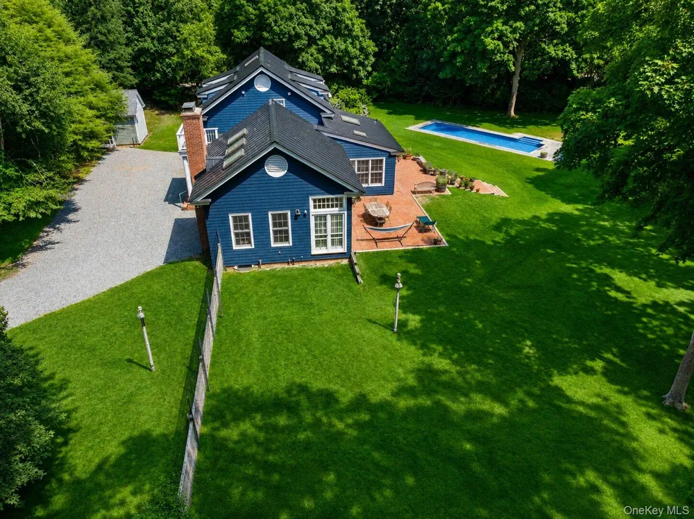 17 Baiting Hollow Road East Hampton, NY 11937