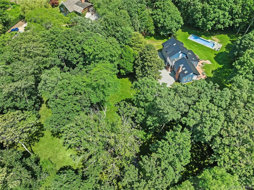 17 Baiting Hollow Road East Hampton, NY 11937