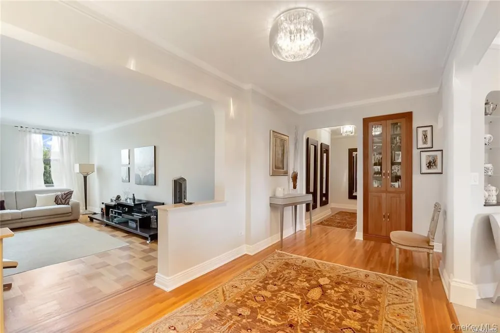 84-51 Beverly Road #6R Kew Gardens, NY 11415