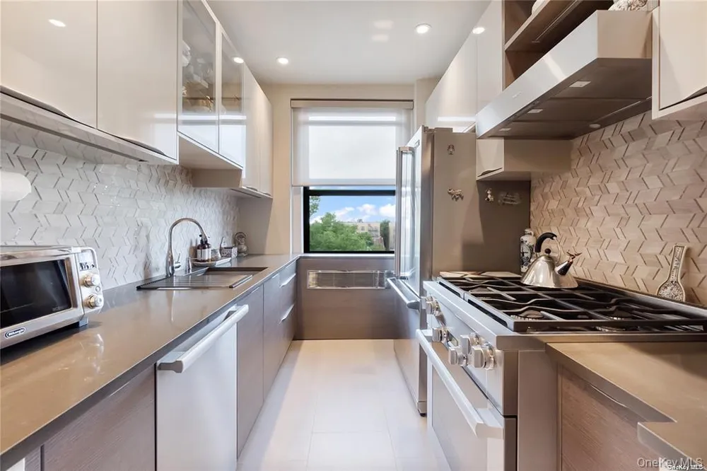 84-51 Beverly Road #6R Kew Gardens, NY 11415