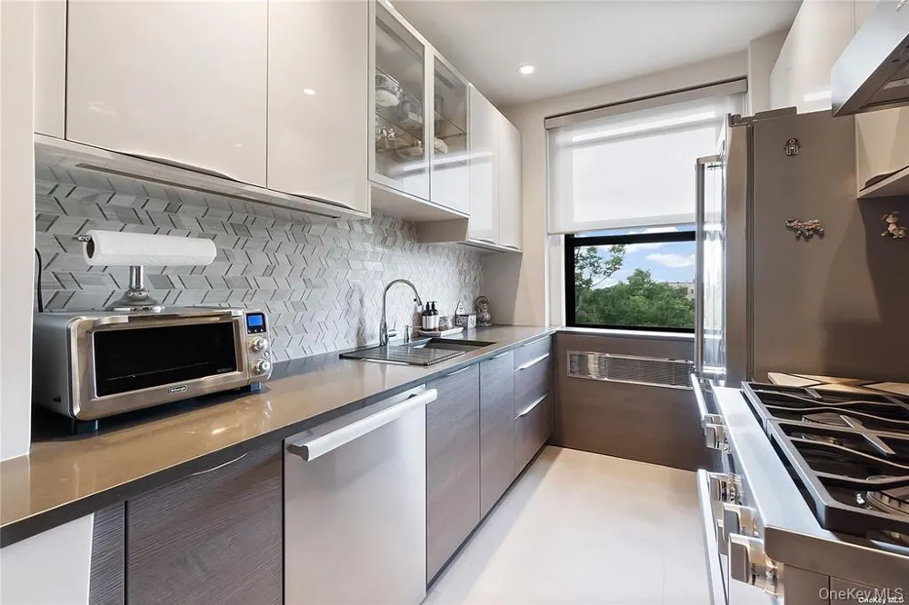 84-51 Beverly Road #6R Kew Gardens, NY 11415