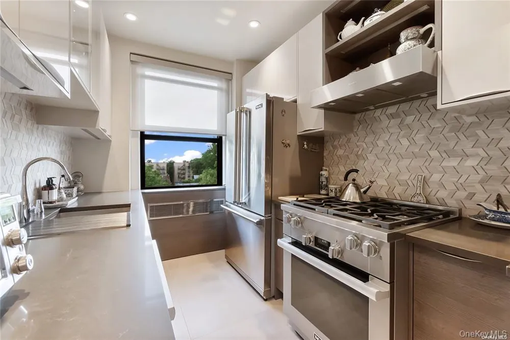 84-51 Beverly Road #6R Kew Gardens, NY 11415
