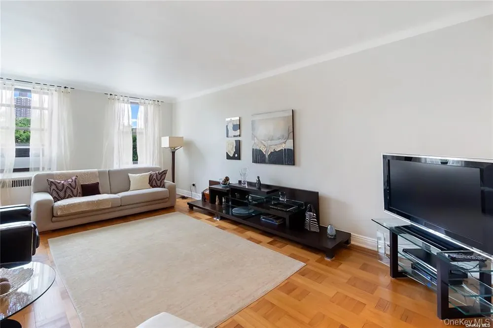 84-51 Beverly Road #6R Kew Gardens, NY 11415