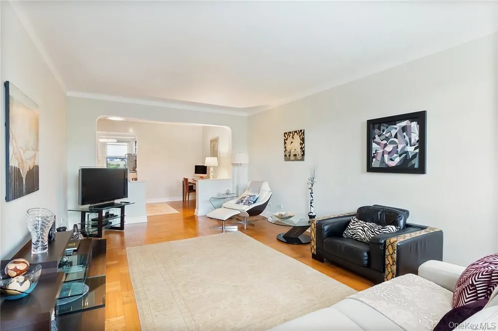 84-51 Beverly Road #6R Kew Gardens, NY 11415