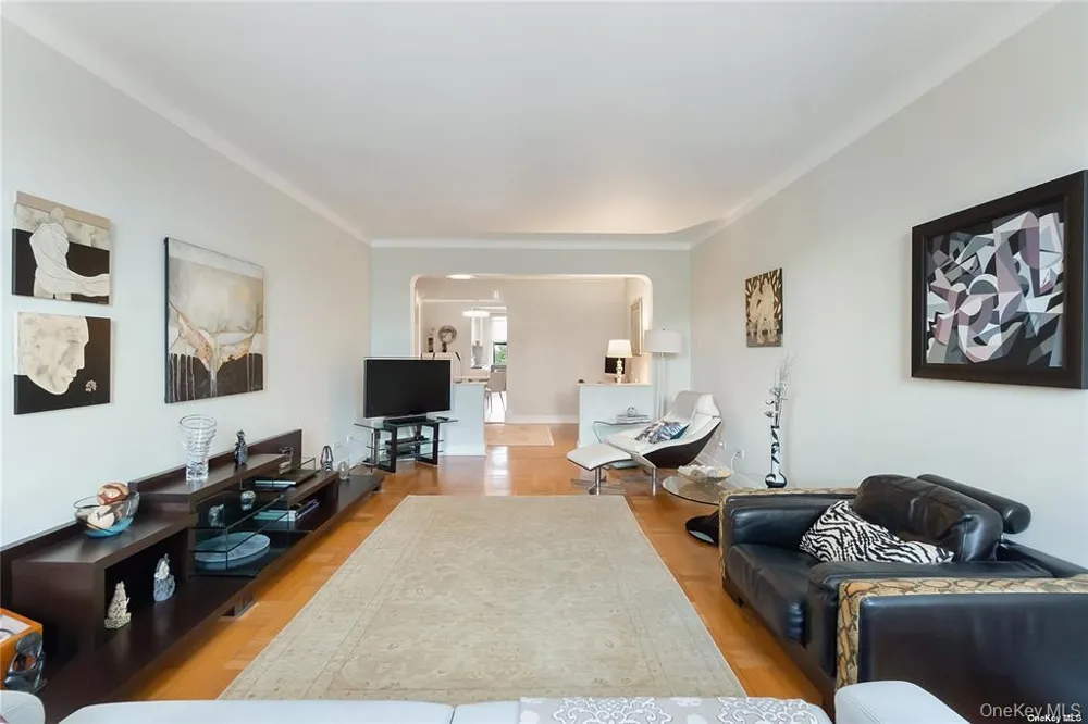 84-51 Beverly Road #6R Kew Gardens, NY 11415