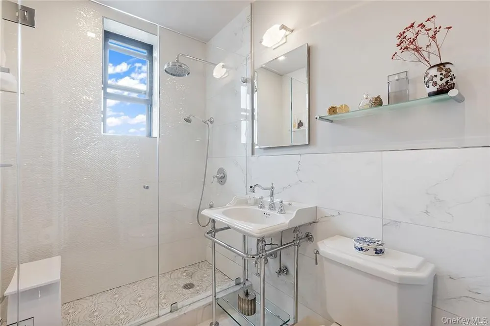 84-51 Beverly Road #6R Kew Gardens, NY 11415