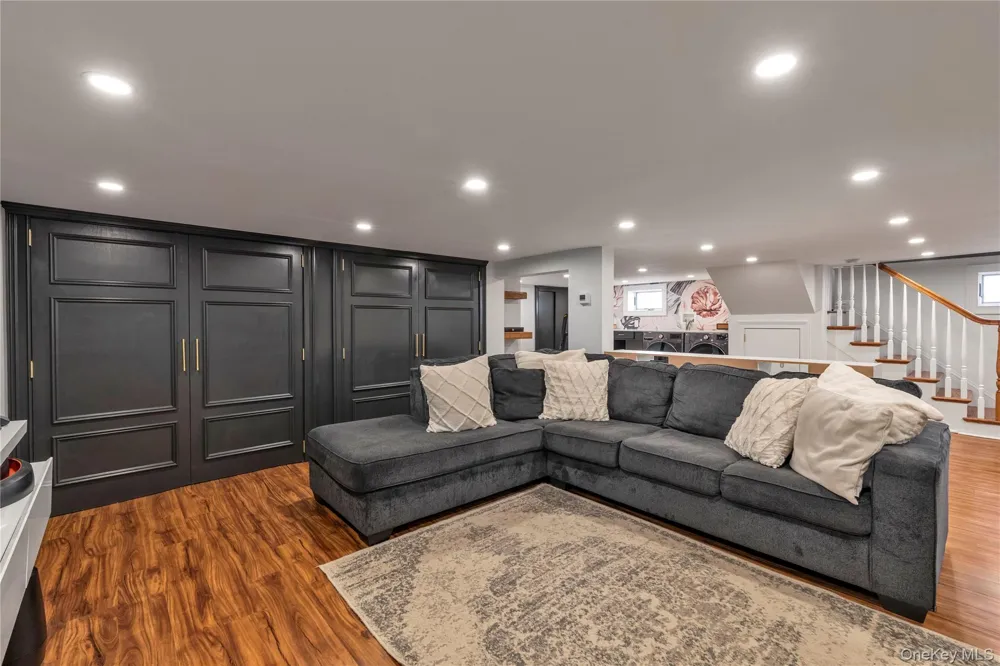 144 Buckingham Place Lynbrook, NY 11563
