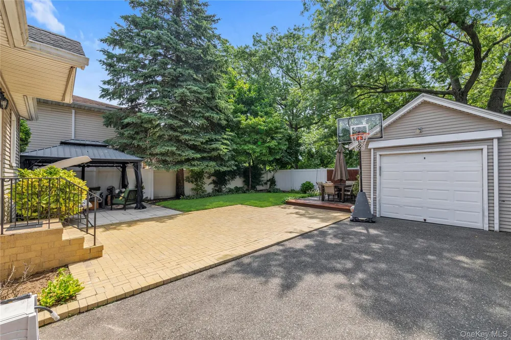 144 Buckingham Place Lynbrook, NY 11563
