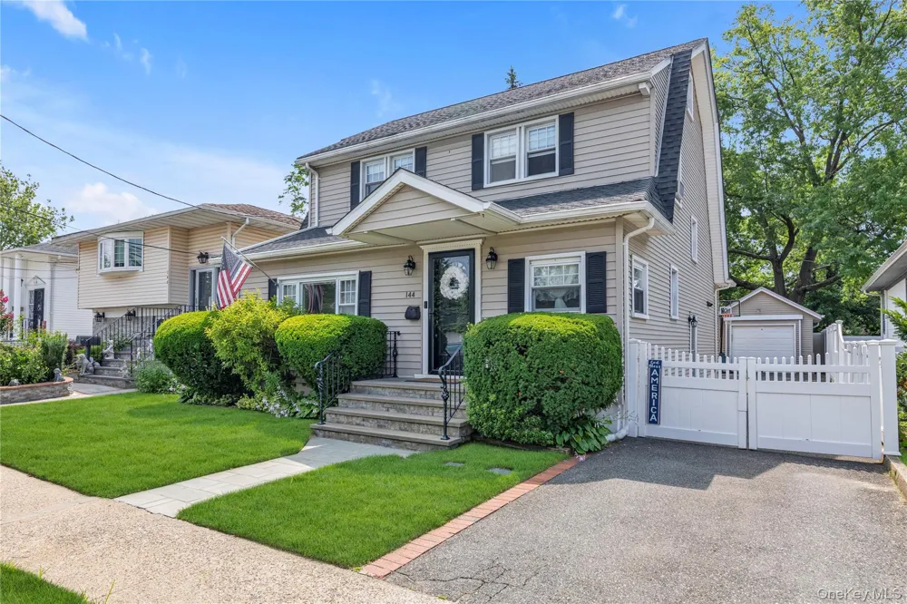 144 Buckingham Place Lynbrook, NY 11563