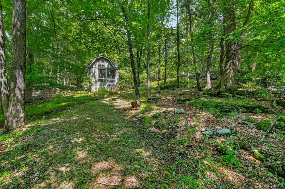 82 Shingle House Road Millwood, NY 10546