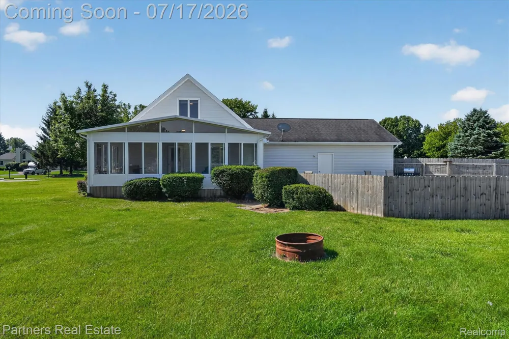 9145 Apple Orchard Drive Tyrone Township, MI 48430