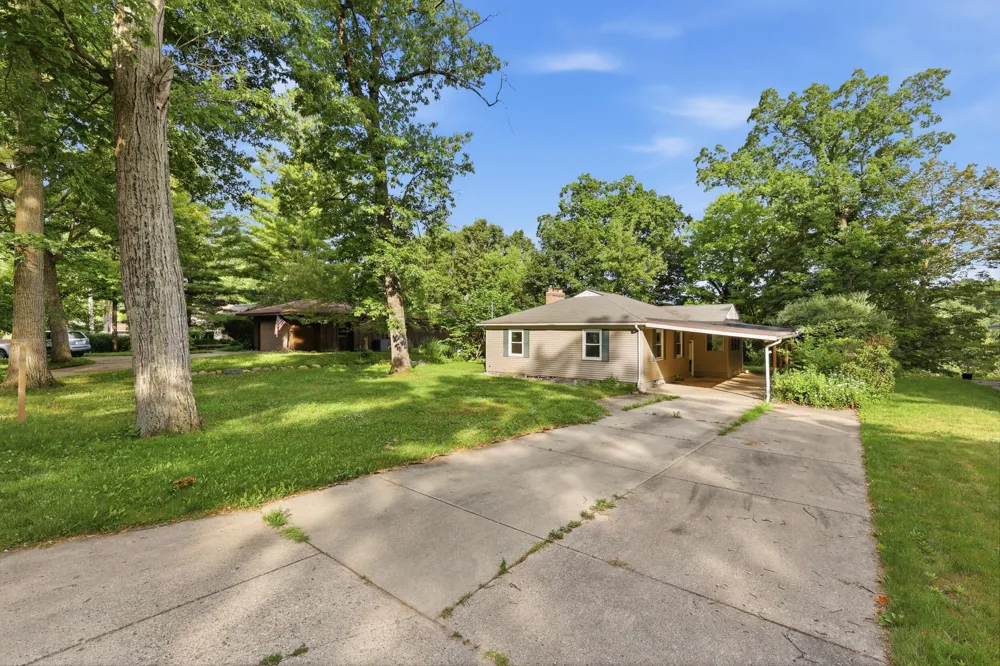2757 Cascade Springs Drive SE Cascade Charter Township, MI 49546