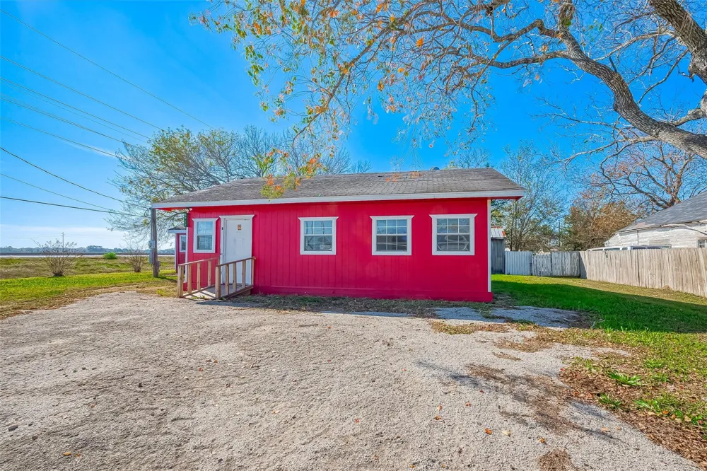 8912 Park Street Needville, TX 77461
