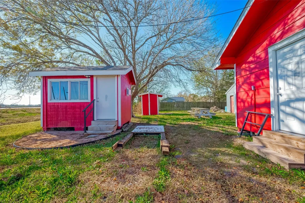 8912 Park Street Needville, TX 77461
