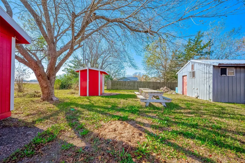 8912 Park Street Needville, TX 77461