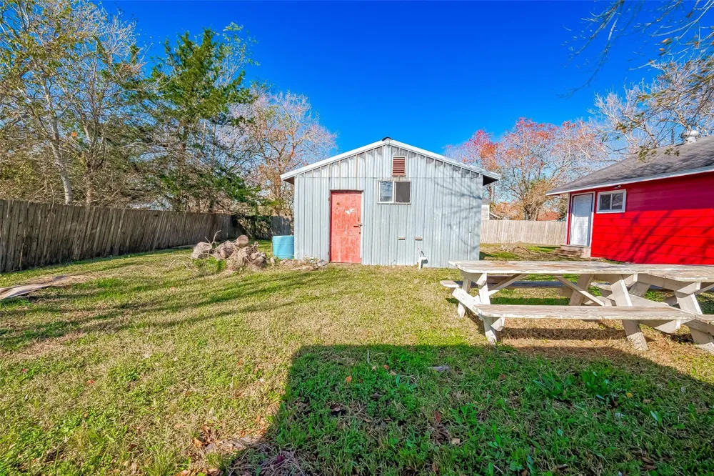 8912 Park Street Needville, TX 77461