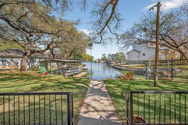 102 Cove Lane Sunrise Beach, TX 78643