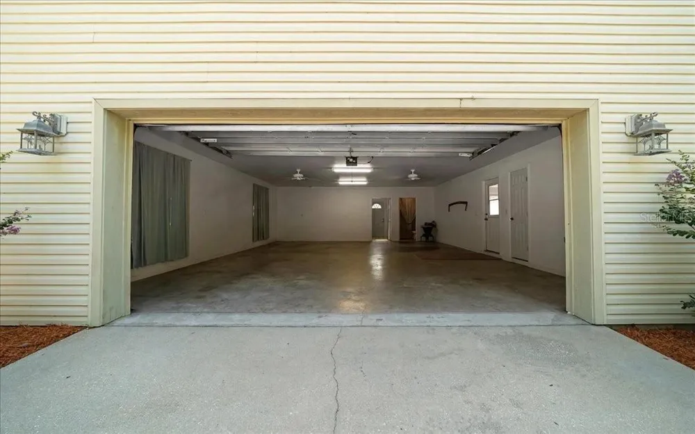 206 MALAUKA RADIAL Ocklawaha, FL 32179