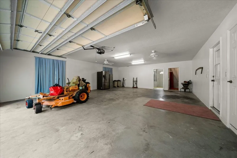 206 MALAUKA RADIAL Ocklawaha, FL 32179