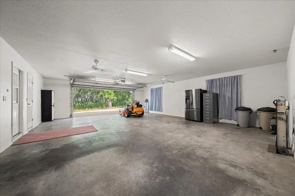 206 MALAUKA RADIAL Ocklawaha, FL 32179