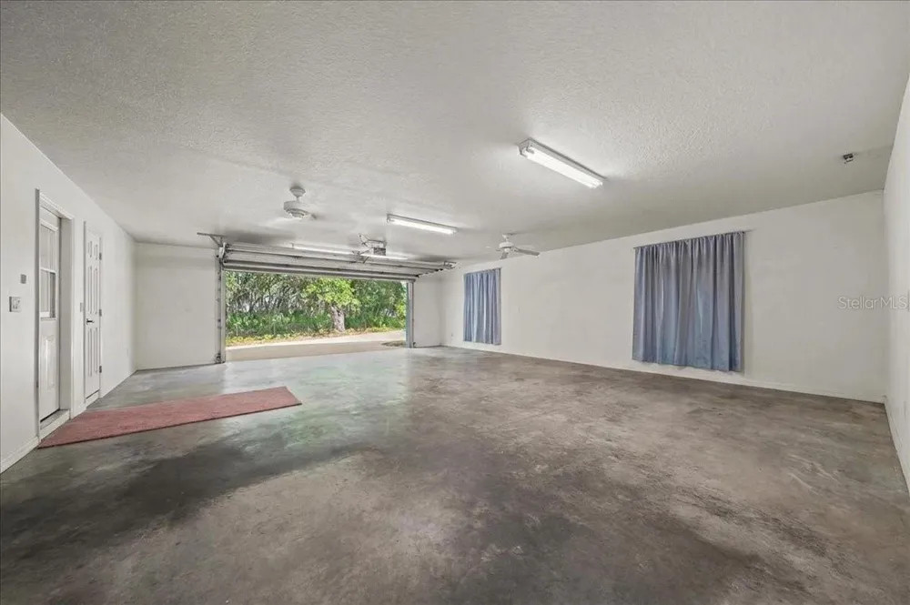 206 MALAUKA RADIAL Ocklawaha, FL 32179