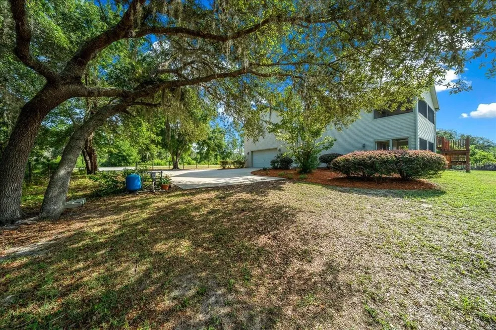 206 MALAUKA RADIAL Ocklawaha, FL 32179