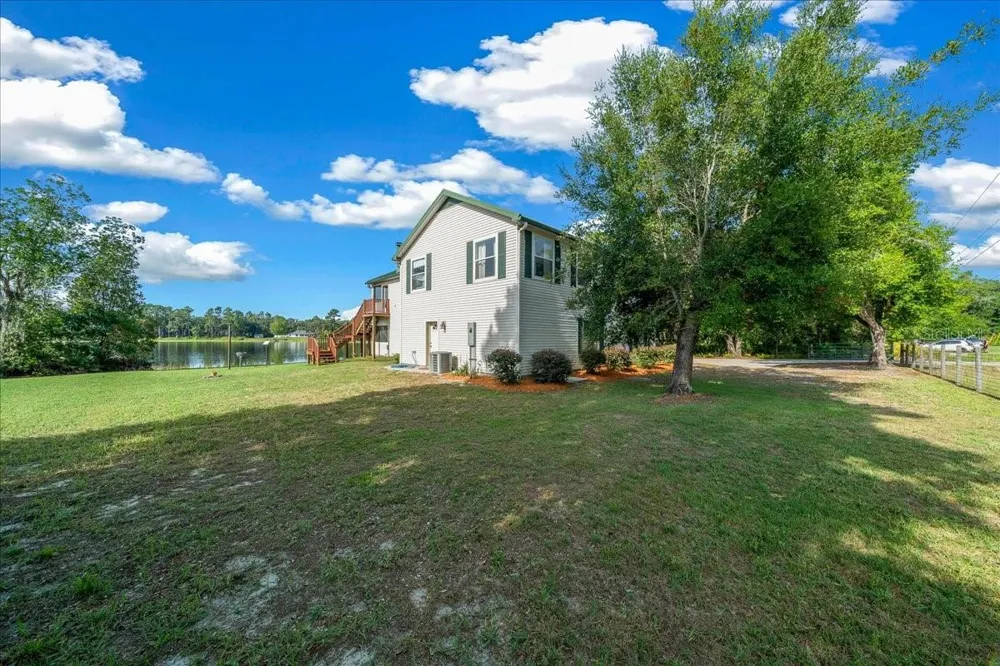 206 MALAUKA RADIAL Ocklawaha, FL 32179