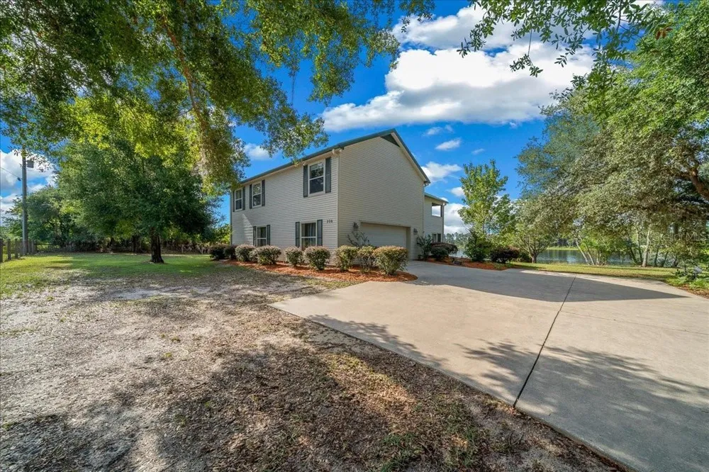 206 MALAUKA RADIAL Ocklawaha, FL 32179
