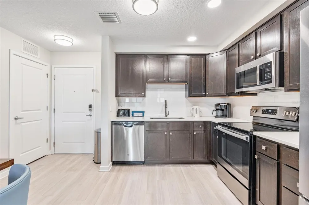 4001 BREAKVIEW DRIVE #D409 Orlando, FL 32819