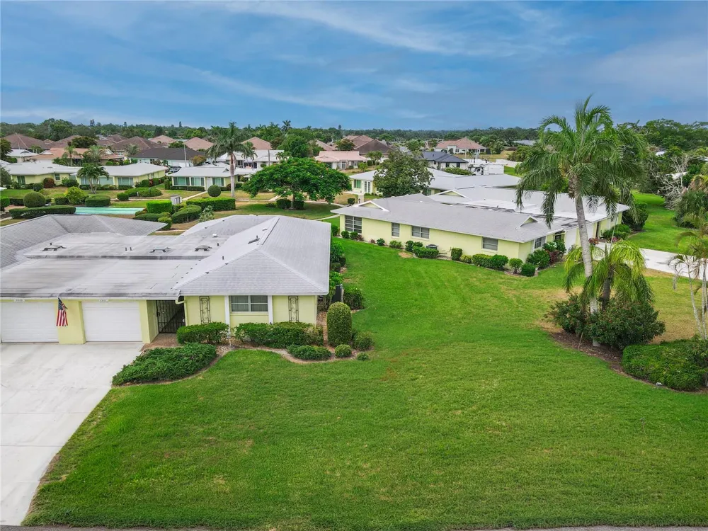 7011 10TH AVENUE W Bradenton, FL 34209