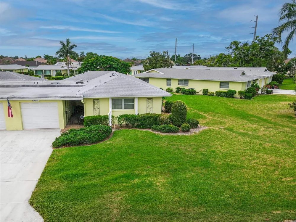 7011 10TH AVENUE W Bradenton, FL 34209