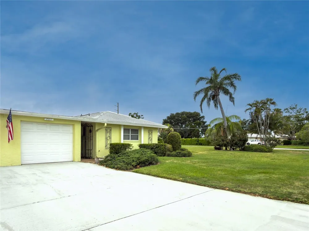 7011 10TH AVENUE W Bradenton, FL 34209