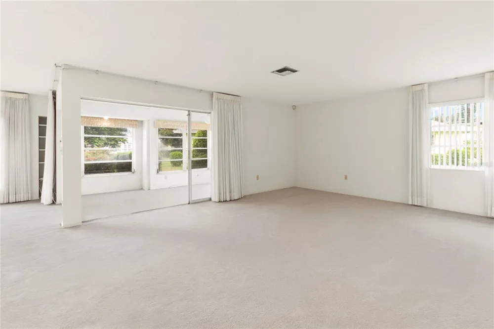 7011 10TH AVENUE W Bradenton, FL 34209