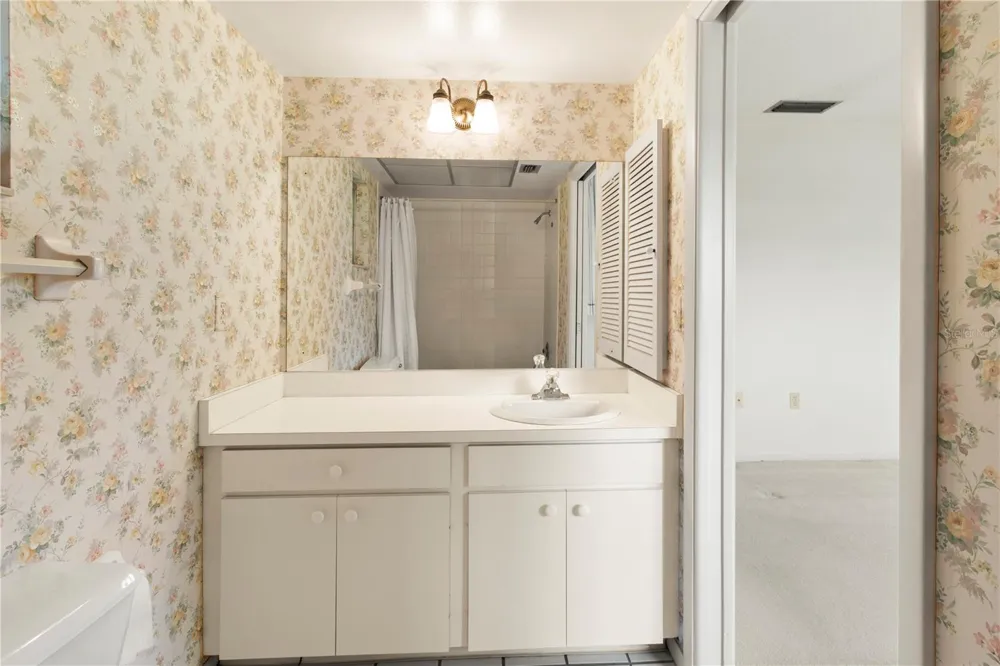 7011 10TH AVENUE W Bradenton, FL 34209