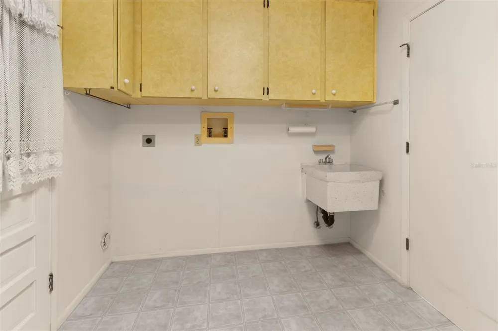 7011 10TH AVENUE W Bradenton, FL 34209
