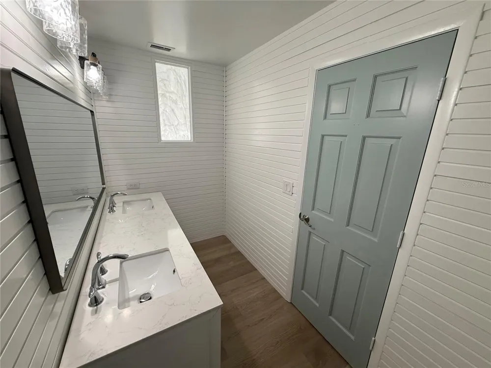 780 SARABAY ROAD #16 Osprey, FL 34229