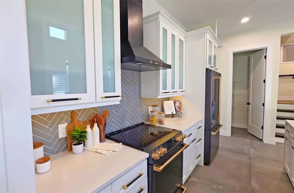 2475 BAY STREET Sarasota, FL 34237