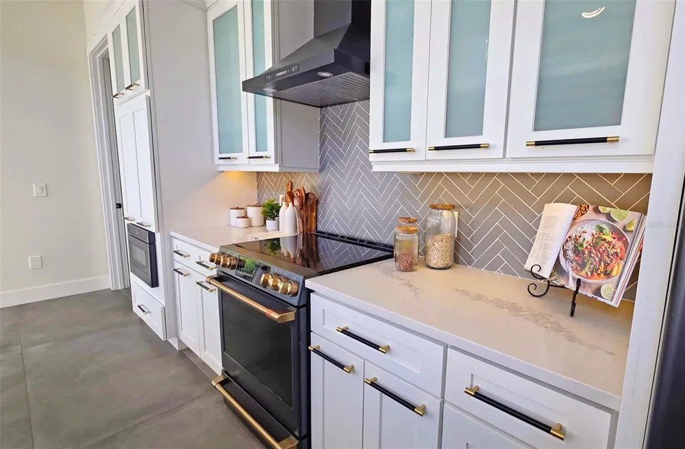 2475 BAY STREET Sarasota, FL 34237