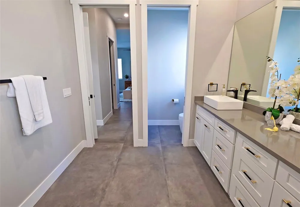 2475 BAY STREET Sarasota, FL 34237