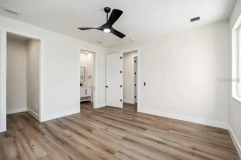 2475 BAY STREET Sarasota, FL 34237