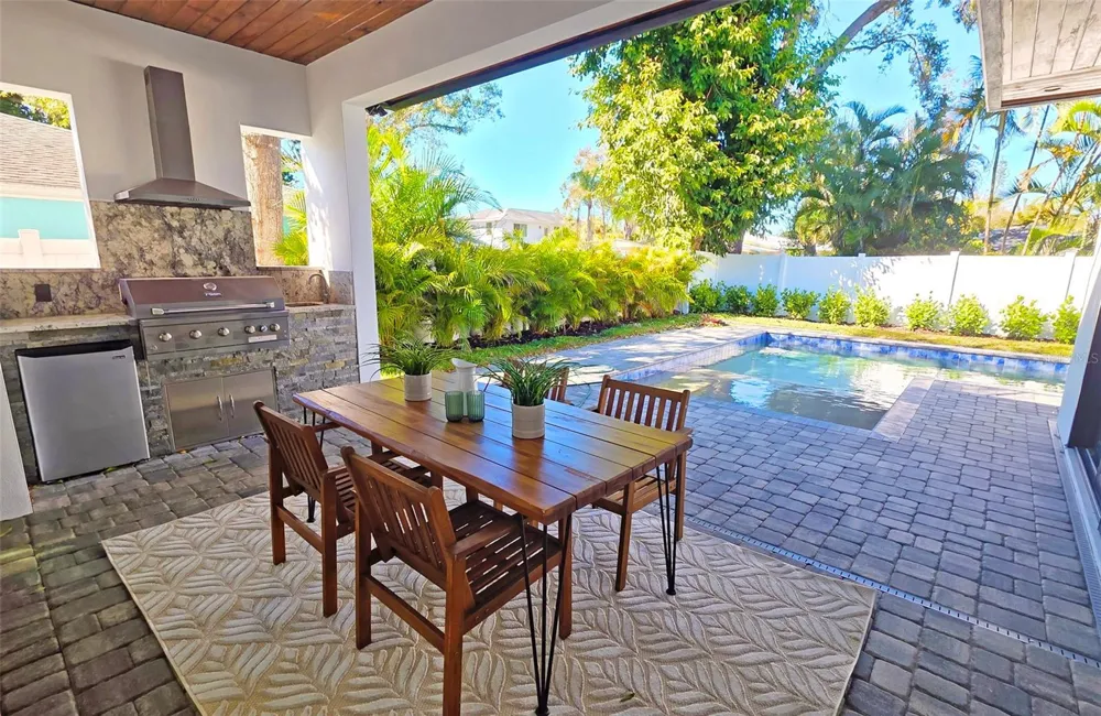 2475 BAY STREET Sarasota, FL 34237