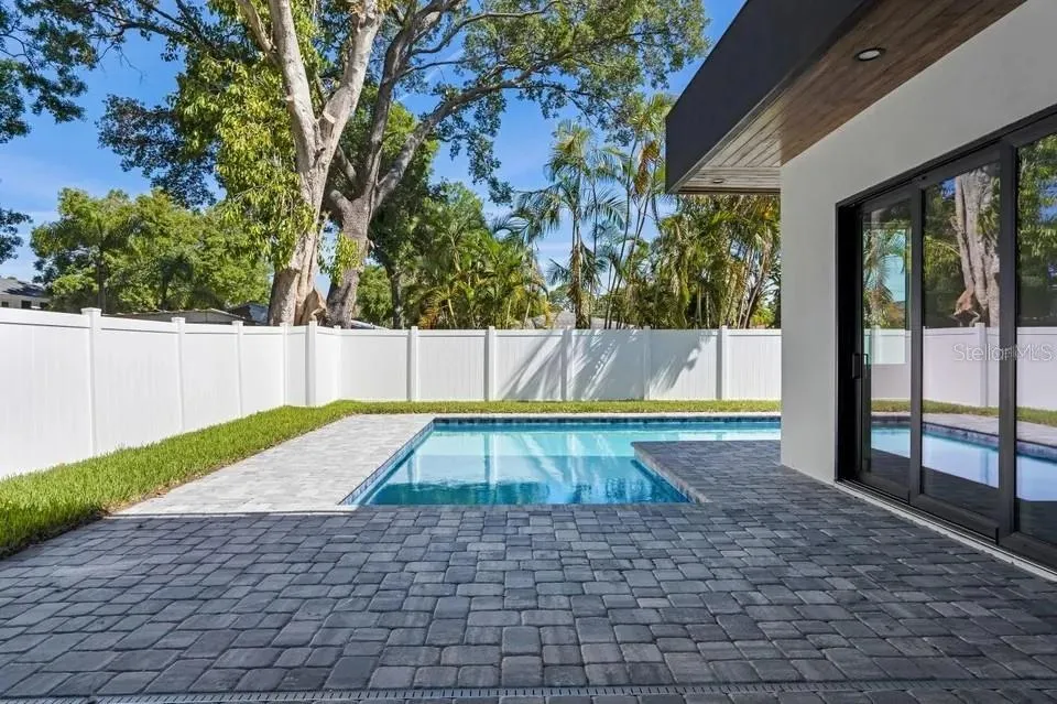 2475 BAY STREET Sarasota, FL 34237