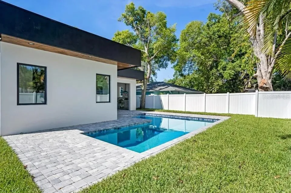 2475 BAY STREET Sarasota, FL 34237