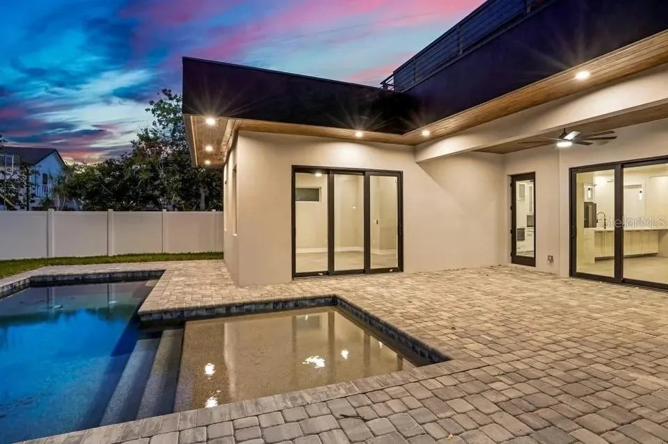 2475 BAY STREET Sarasota, FL 34237