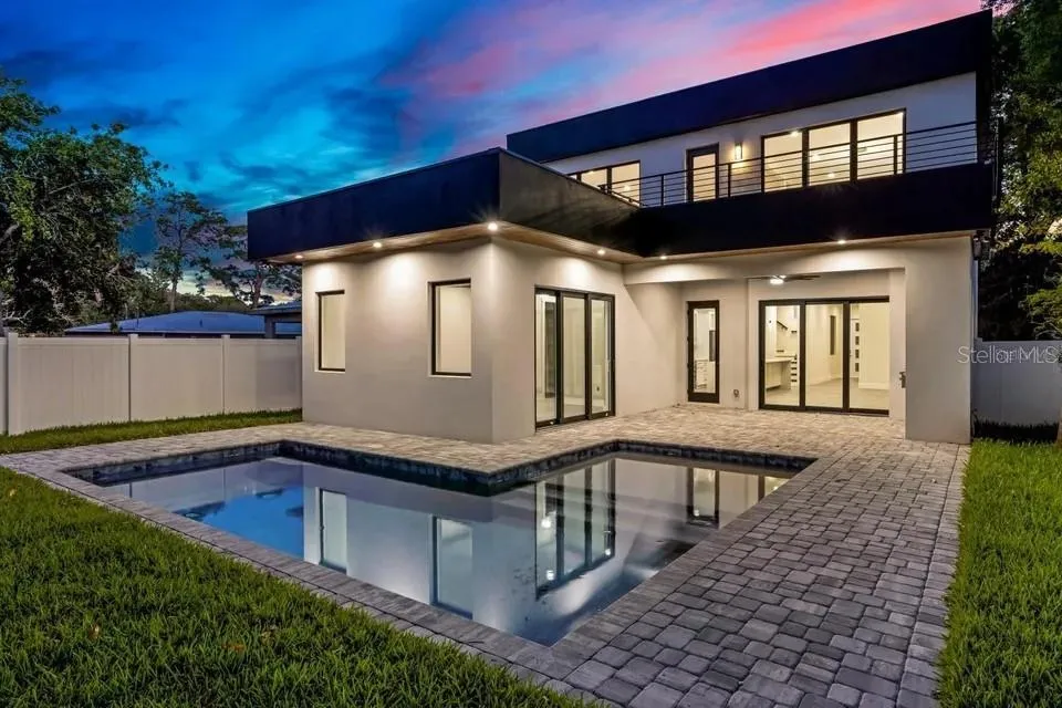 2475 BAY STREET Sarasota, FL 34237