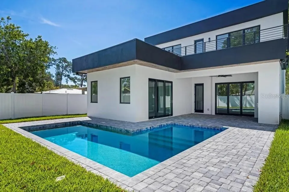 2475 BAY STREET Sarasota, FL 34237