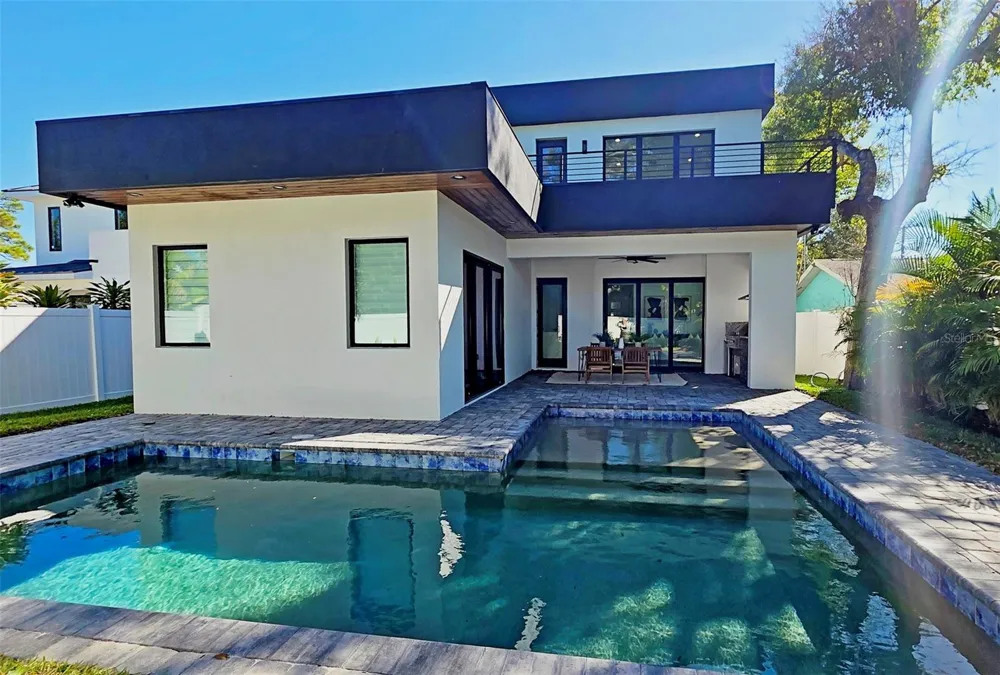 2475 BAY STREET Sarasota, FL 34237